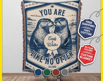 Couverture tissée personnalisée Couple de loutres, cadeau d'anniversaire personnalisé