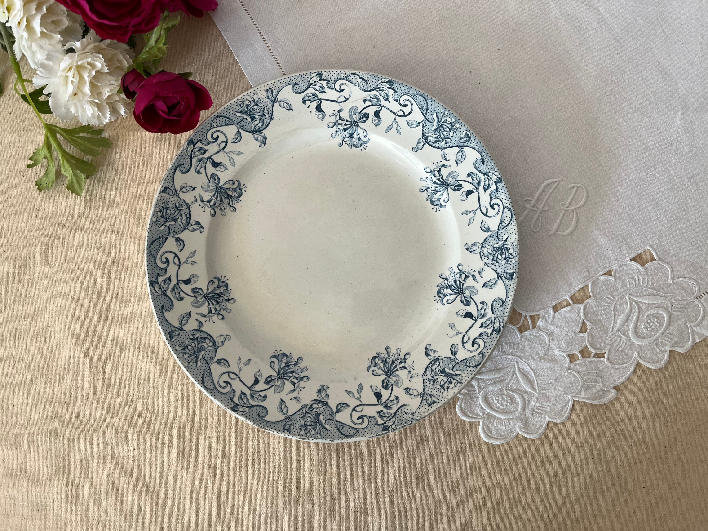 Plat de Service Rond Plat Ancien Terre Fer Modèle Régine La Manufacture Française Saint Amand