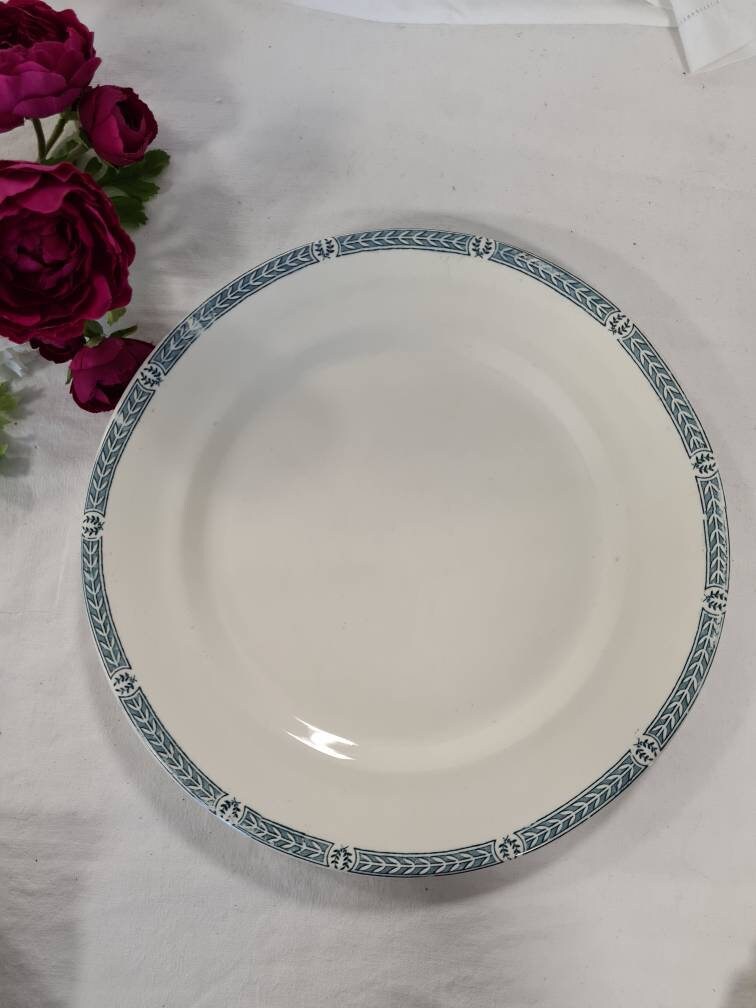 Plat de Service Rond Plat Ancien en Terre Fer Modèle Castellane La Manufacture Française Salins