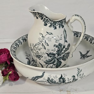 Iron earth toiletry set, &quot;Orchids&quot; model, from the French manufacturer Moulin des Loups