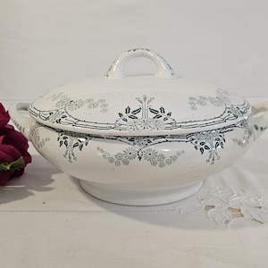 Iron clay vegetable tureen &quot;Beaulieu&quot; model from the French manufacturer of Lunéville
