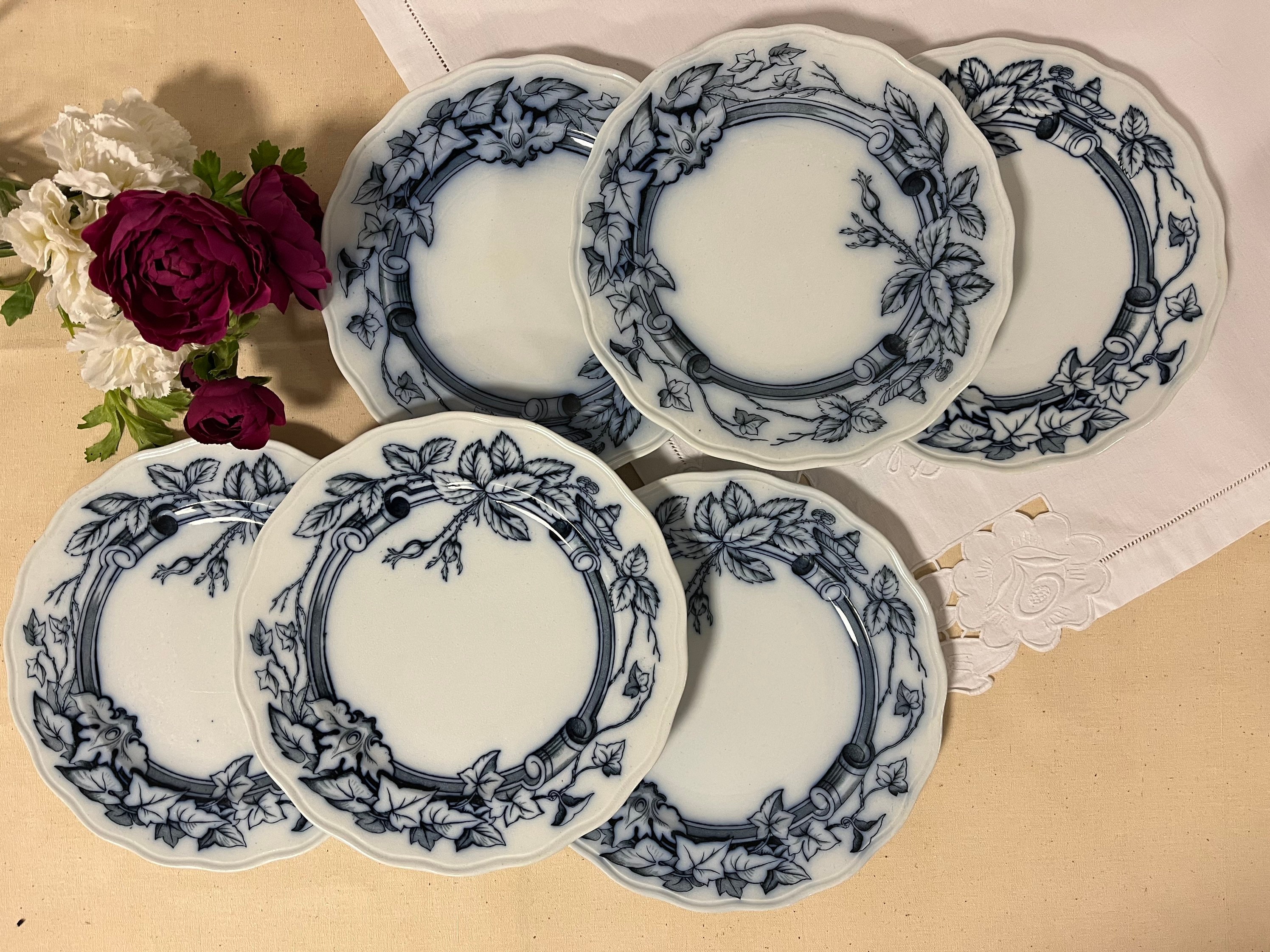 Assiettes Plates Anciennes X6 en Terre de Fer Modèle Rose et Ivy La Manufacture Anglaise Bwm Cie