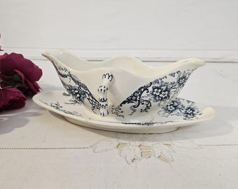 Antique ironstone gravy boat, "Hanley" model, from the French Clairfontaine factory