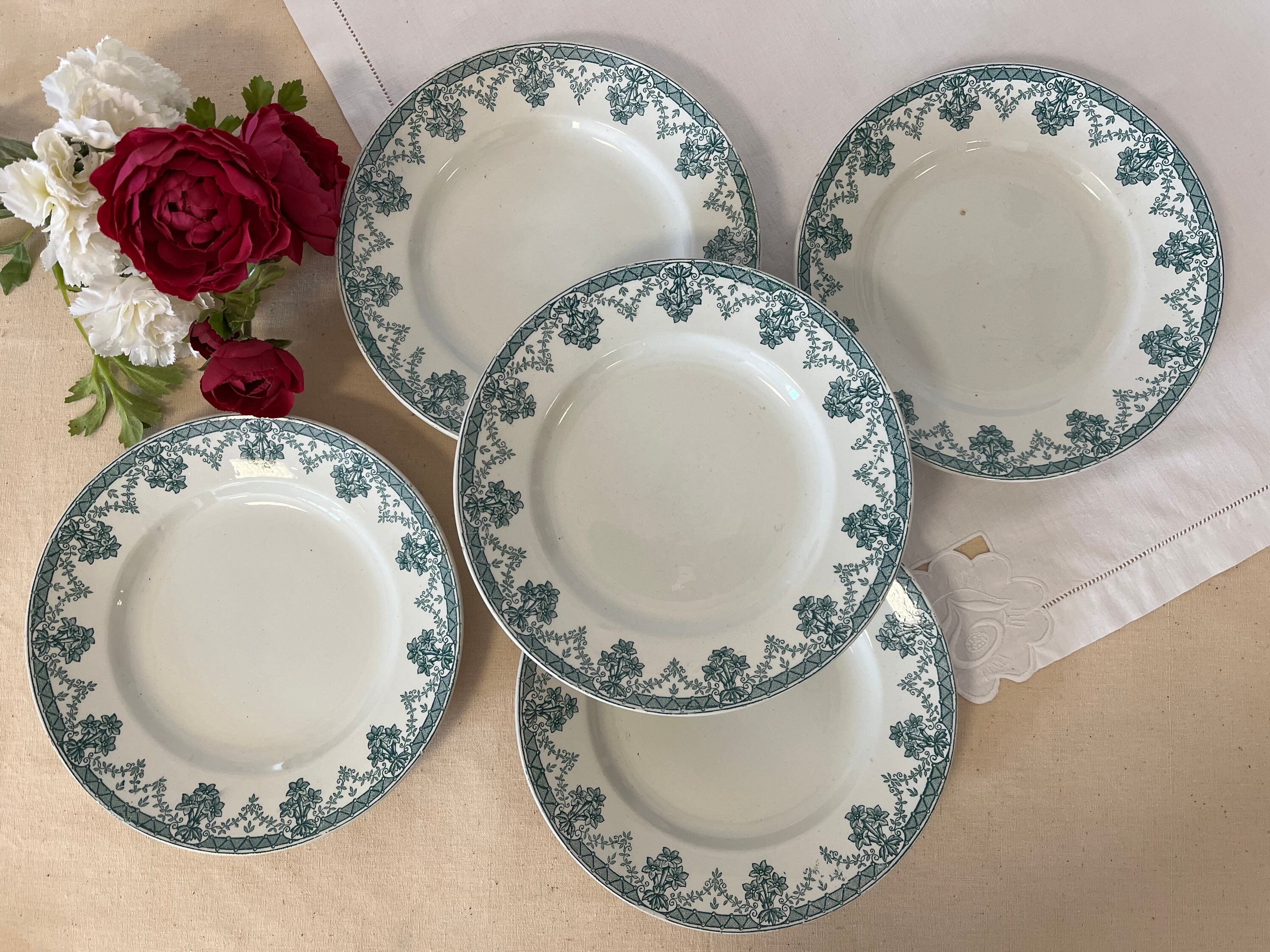 Assiettes Plates Anciennes X5 en Terre de Fer Modèle Cahors La Manufacture Francaise Saint Amand