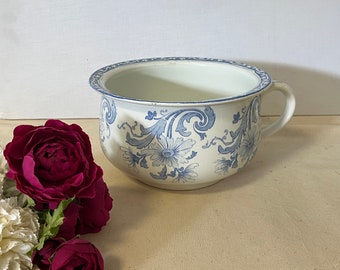 Iron clay toilet pot &quot;Rocaille&quot; model from the French manufacturer of Lunéville