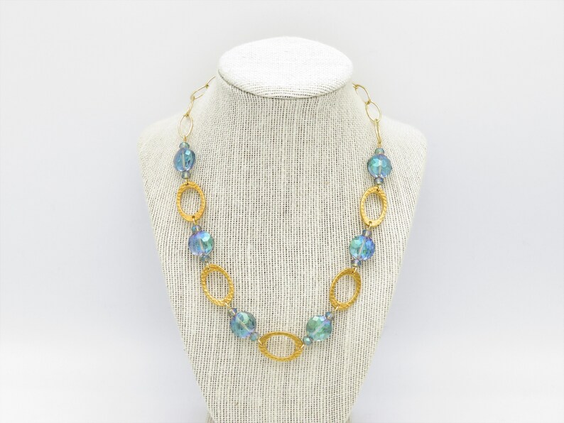 Blue faceted glass /& gold oval link beaded necklace