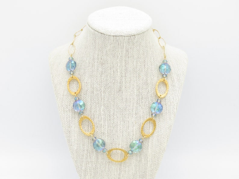Blue faceted glass /& gold oval link beaded necklace