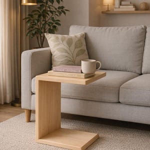 Handgjort sidobord i lönn med C-mönster – Soffbord i massivt trä, minimalistiskt sidobord för vardagsrum eller sängbord, smalt bord