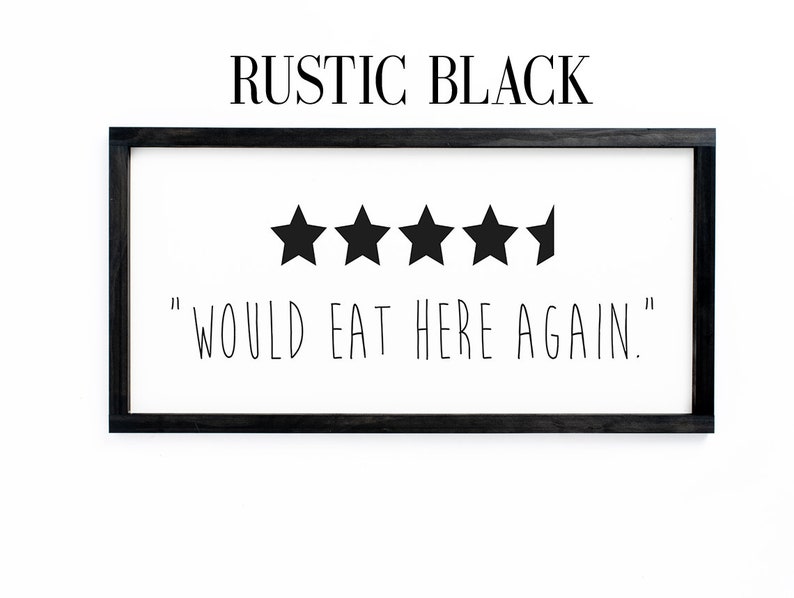 Może przedstawiać: Czarny, oprawiony znak z tekstem "RUSTIC BLACK" w białych literach. Pod tekstem wyświetlonych jest pięć czarnych gwiazdek, a następnie tekst "WOULD EAT HERE AGAIN."