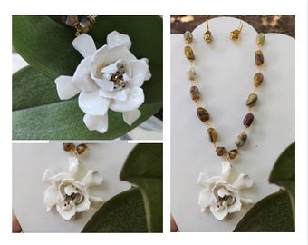 Natural flowers in bio-resin, Peruvian Opal, and Pyrite. Woman Jewelry