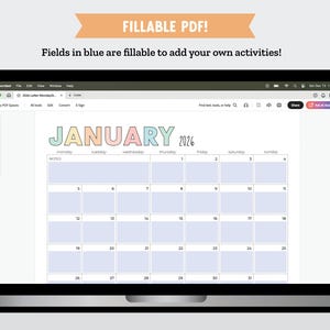 K&ouml;nnte beinhalten: Ein Laptop-Bildschirm zeigt einen ausf&uuml;llbaren PDF-Kalender f&uuml;r Januar 2026. Das Wort "JANUAR" ist in Pastellfarben gehalten, mit dem Jahr 2026 daneben. Das Kalenderraster hat blaue, ausf&uuml;llbare Felder f&uuml;r Aktivit&auml;ten.