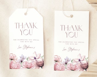 Op de afbeelding: Twee witte bedankkaartjes met roze en paarse aquarelbloemmotieven. De tekst op de kaartjes luidt "Bedankt" met de woorden "Voor het vieren van deze speciale tijd met mij" en "Liefs, Stephanie x" eronder.