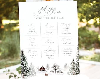 Può includere: Un poster bianco con una scena di bosco invernale. Il poster è intitolato "Matthew's One-derful 1st Year" e elenca i fatti del primo anno del bambino, tra cui la sua altezza, il suo peso, i suoi cibi preferiti e i suoi giocattoli.