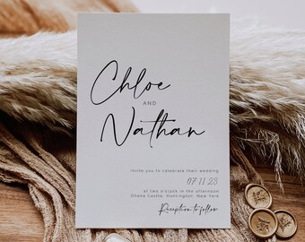 Könnte beinhalten: Eine weiße Hochzeitseinladung mit schwarzer Kalligrafie, die die Hochzeit von Chloe und Nathan am 11. Juli 2023 auf Schloss Oheka in Huntington, New York, ankündigt. Die Einladung enthält den Text "Empfang folgt".