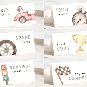 Modèle 2e anniversaire d'étiquettes de nourriture de voiture de course rapide. Étiquettes alimentaires modifiables pour le deuxième anniversaire, voitures de course imprimables vintage, marque-places pour tente RC2 R7