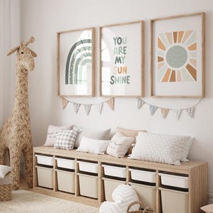 Arte de parede de berçário verde sálvia, você é meu pôster de sol, arte de parede de 3 peças, impressão de arco-íris boho sun, decoração de quarto de criança, presente de mãe esperando