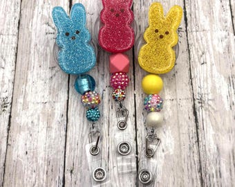 Porta credenciales retráctil de conejito de malvavisco para Pascua, con clip de cocodrilo.