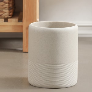 Hight Quality Polyresin Wastebasket, Garbage Receptacle Bin for Bathrooms, Powder Rooms, Kitchens, Home Offices