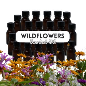 Peut inclure: Un ensemble de 20 petits flacons en verre brun avec des bouchons noirs, remplis d'huile parfumée aux fleurs sauvages. Les flacons sont disposés en forme de pyramide, sur un fond blanc. Les flacons sont entourés d'une variété de fleurs sauvages, dont des fleurs jaunes, violettes et blanches.