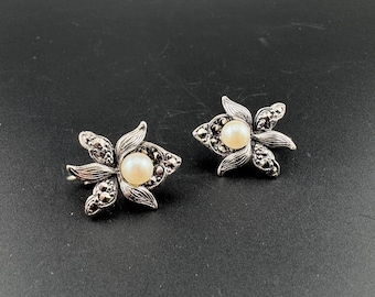 Vintage 1992 Avon Jugendstil "Romantische Blüte" Orchidee Ohrclips Silberfarben, Markasit, & Faux Perlen Ohrclips