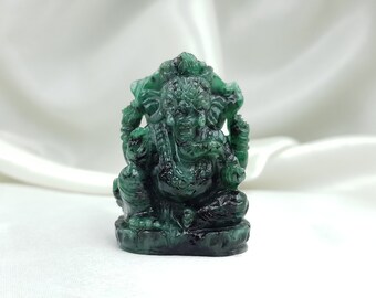 Natürliche Smaragd Ganesha Statue Schöne Höhlenmalerei Lord Ganesha für Anbetung