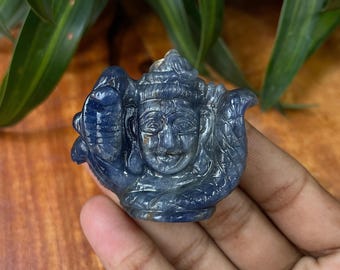 Natuurlijk Shiva-hoofdbeeld van blauwe saffier, met de hand gesneden Shiva-beeldhouwwerk voor spiritueel cadeau en meditatiedecor