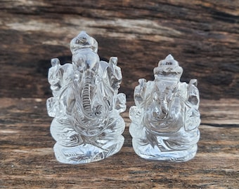 手彫りのクリスタルガネーシャ像：プージャ用のスファティクアイドル