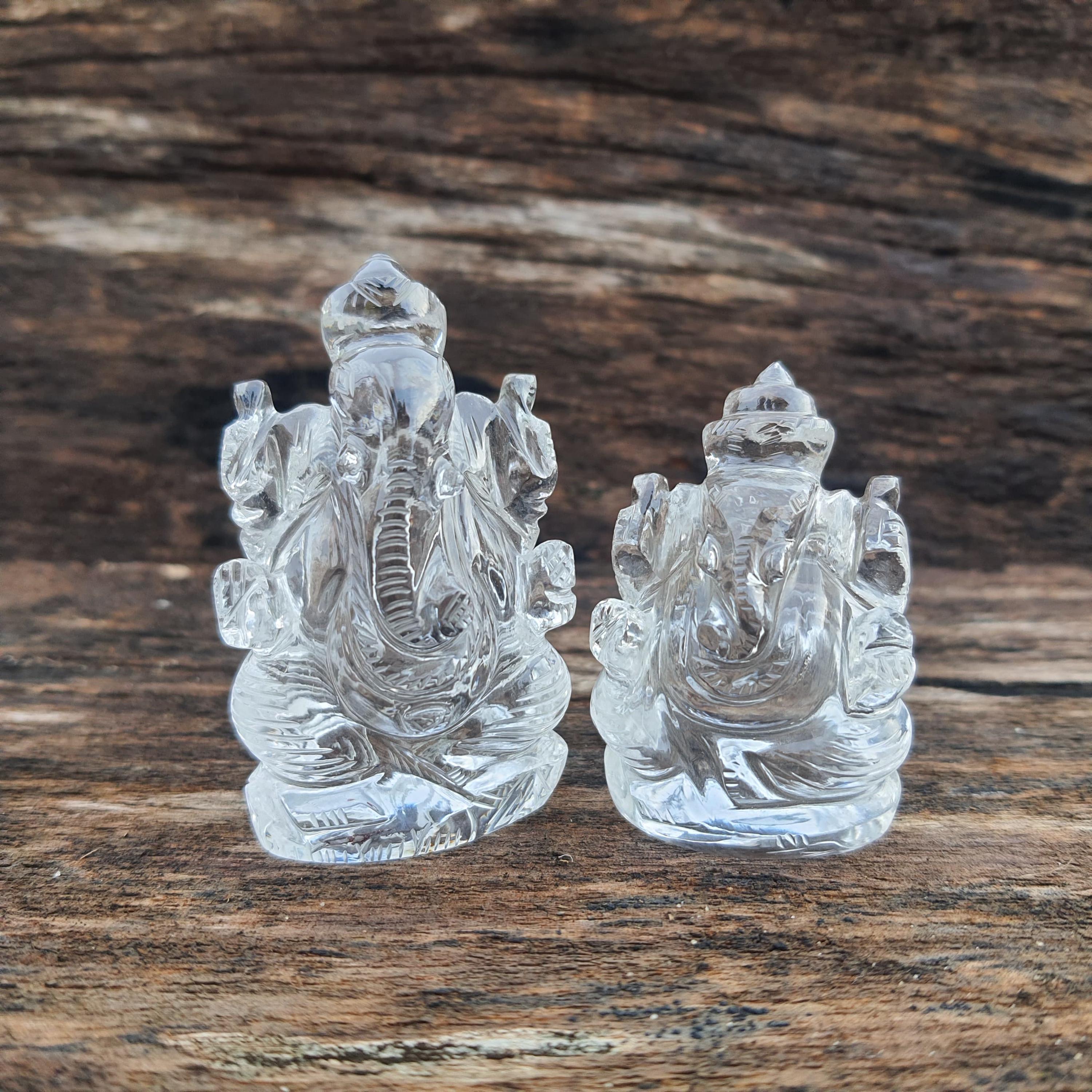 手彫りのクリスタルガネーシャ像：プージャ用のスファティクアイドル