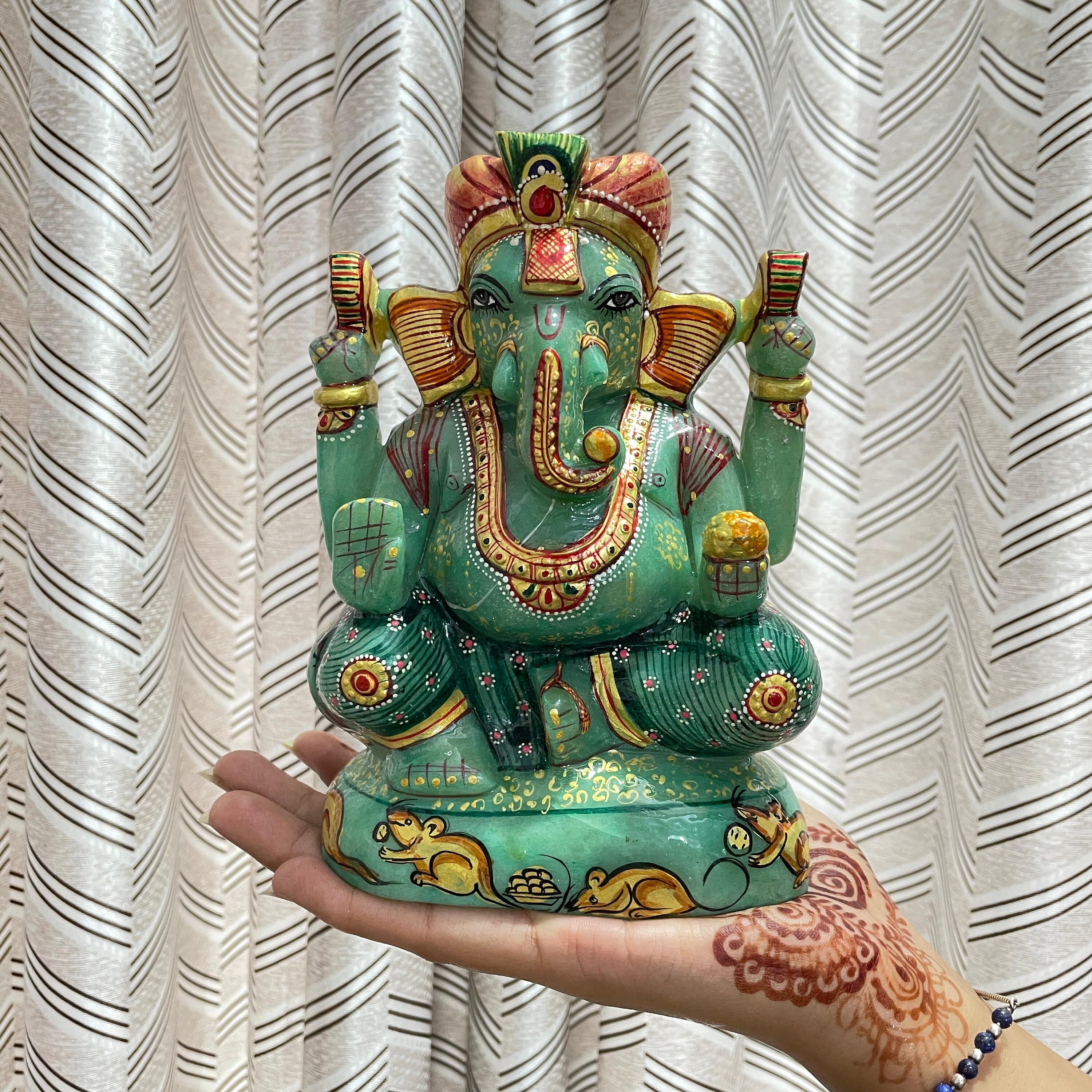 ギフト、ホームデコレーション、プージャルームに最適な7インチの