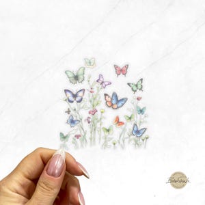 Transparante vlinders wilde bloemenstickers, kiss-cut, voor briefpapier, kaarten, enveloppen, cadeaupakketten, laptops, vier maten beschikbaar.