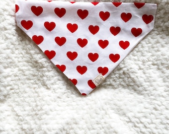 Bandana w czerwone serca