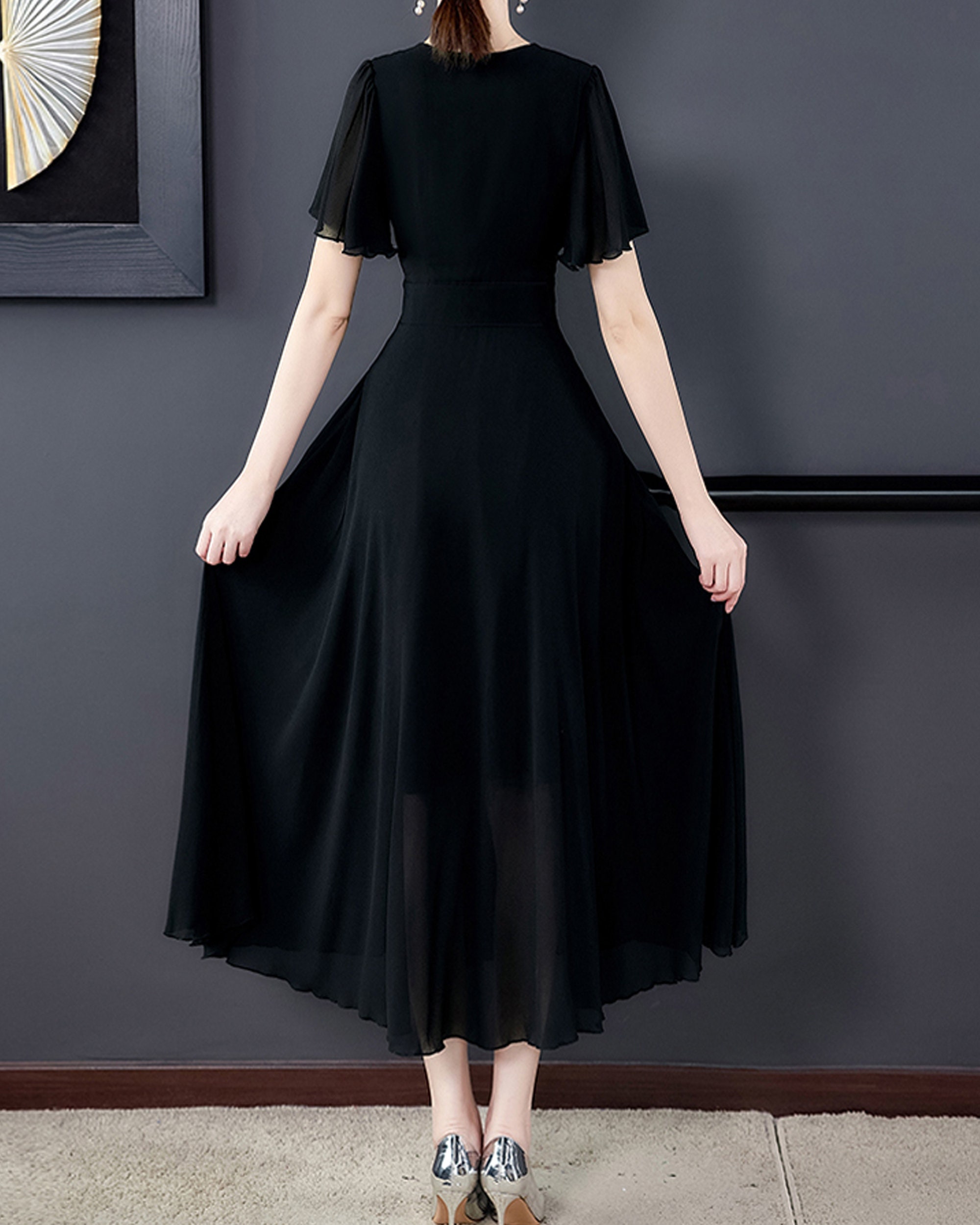 Short dress with V-neck