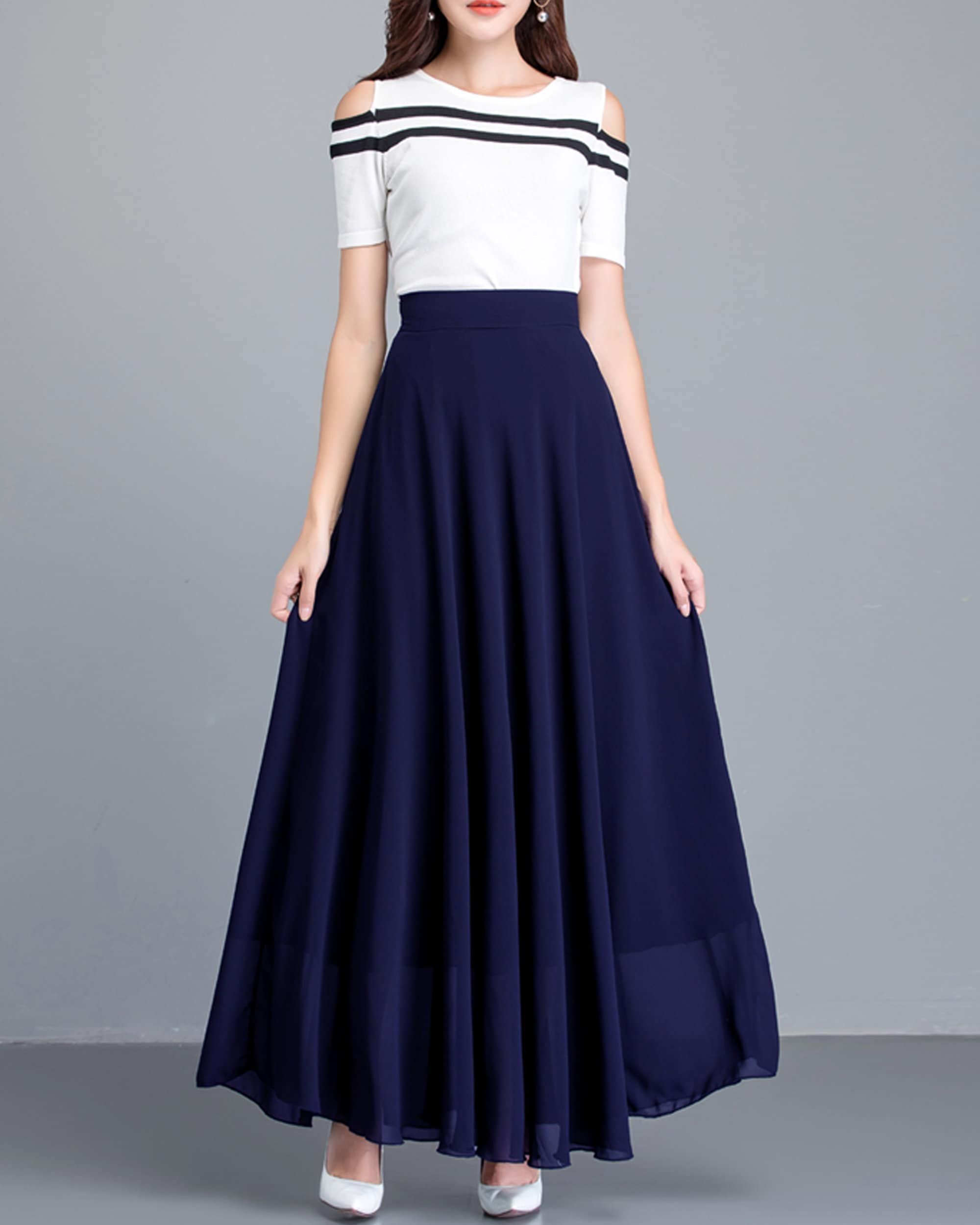 スカート RONRON HEART PENDANT LACE TRACK LINE FLARE MAXI SKIRT NAVY R Rayon Geometric Flared Maxi Skirt | Shukr Clothing