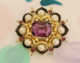 Vintage pearl, faux amethyst Gold Tone and rhinestone stone eye brooch -fashion jewelry, 1970's gold metal pin,