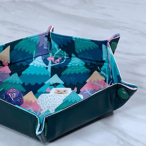 Small Cryptid Hexagon Snap Dice Tray, Collapsible Dungeons Dragons Dice Valet, TTRPG