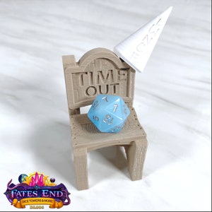 Krzesło Time Out Dice Jail, czapka Dunce Hat, drukowany w 3D prezent RPG, do Dnd Pathfinder Cthulhu lub innych gier TTRPG