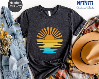 Retro Sunset Rays T-Shirt: Vintage Beachy Vibes Tee