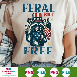 Feral But Free SVG Lustiger Waschbär Trash Panda Clipart, 4. Juli Opossum Squad SVG, amerikanische Flagge Wildlife Humor Cricut Sublimation