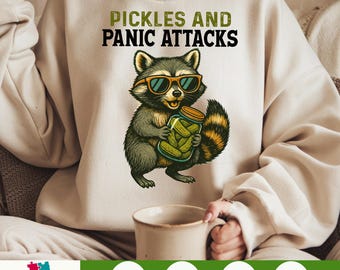 Sottaceti e attacchi di panico PNG - Design a sublimazione per la salute mentale di un procione retrò, Clipart divertente sull'ansia, Download di magliette in stile vintage