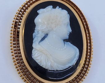 Antique Victorian 18K Rose Gold Agate Hard Stone Cameo Pendant Brooch