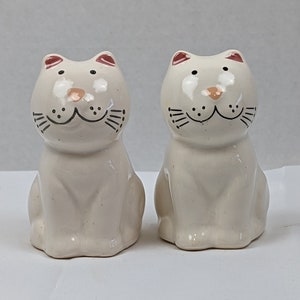 Salt And Pepper Cozy Cats Collection 1989 Ceramic 3-1/4” Tall