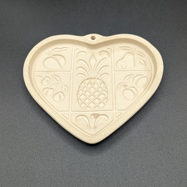 Pampered Chef Family Heritage Stoneware Hospitality Heart Cookie Mold 2001
