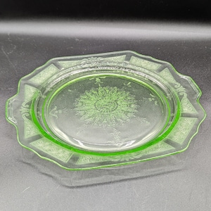 &quot;Hocking &quot;&quot;Princess&quot;&quot; Uran Grün Depression Glas Geschlossene Sandwich Platte mit Griff.&quot;