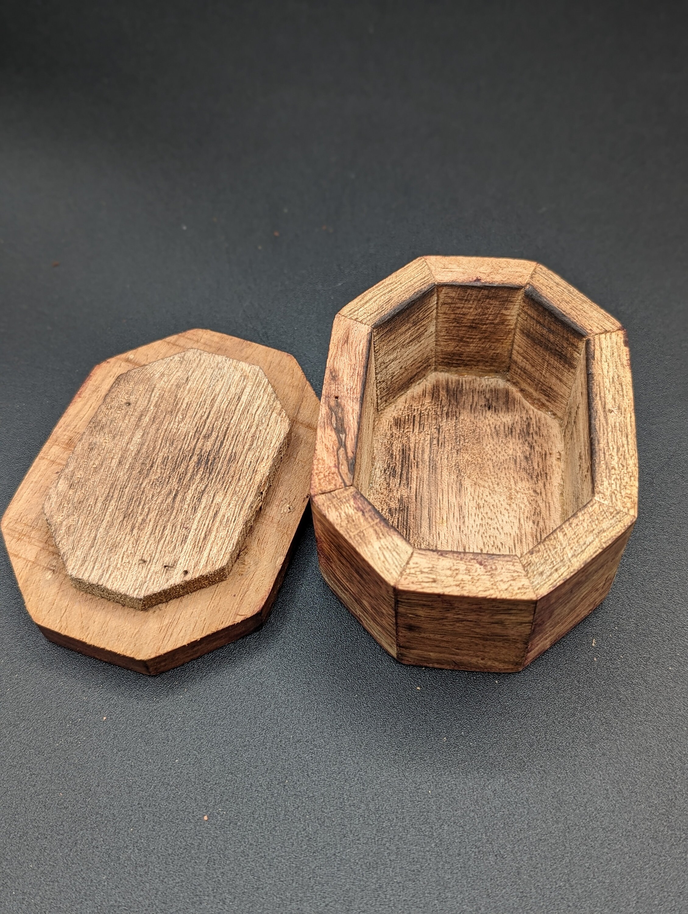木彫りの蓋付き八角形小物入れ - Etsy 日本