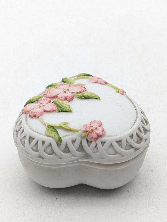 Vintage Lefton Heart Shaped Trinket Box with Latt… - image 3