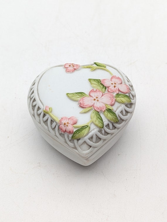 Vintage Lefton Heart Shaped Trinket Box with Latt… - image 1