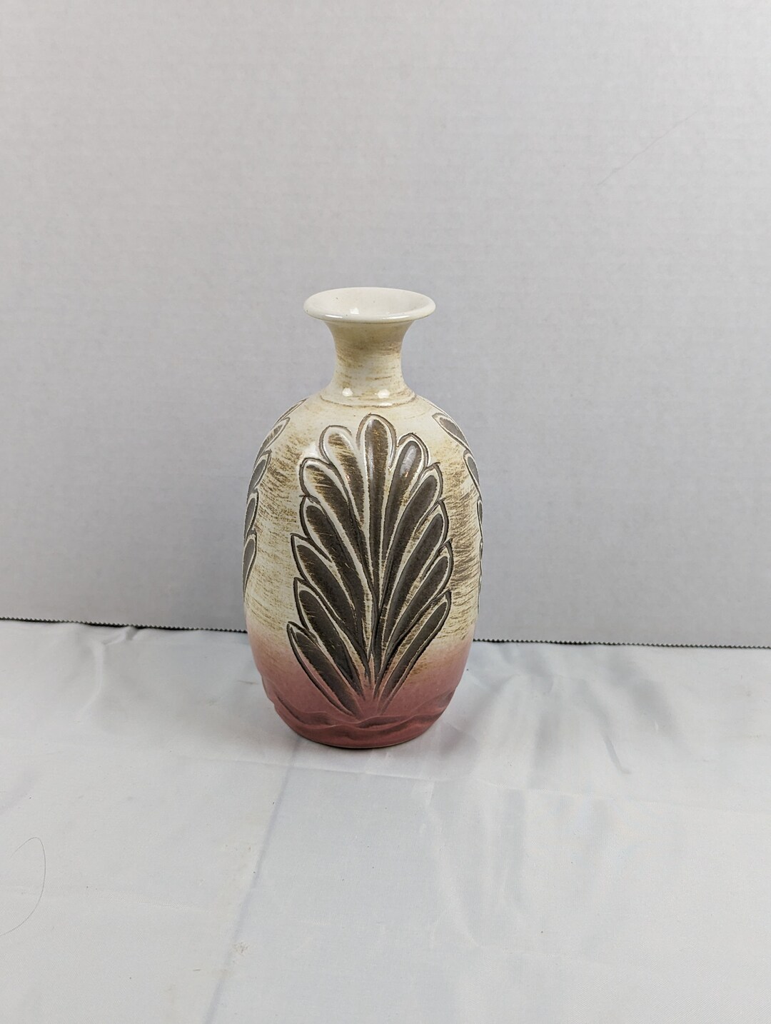 アーカンソー州のドライデンのクリームとピンクの花瓶 - Etsy 日本