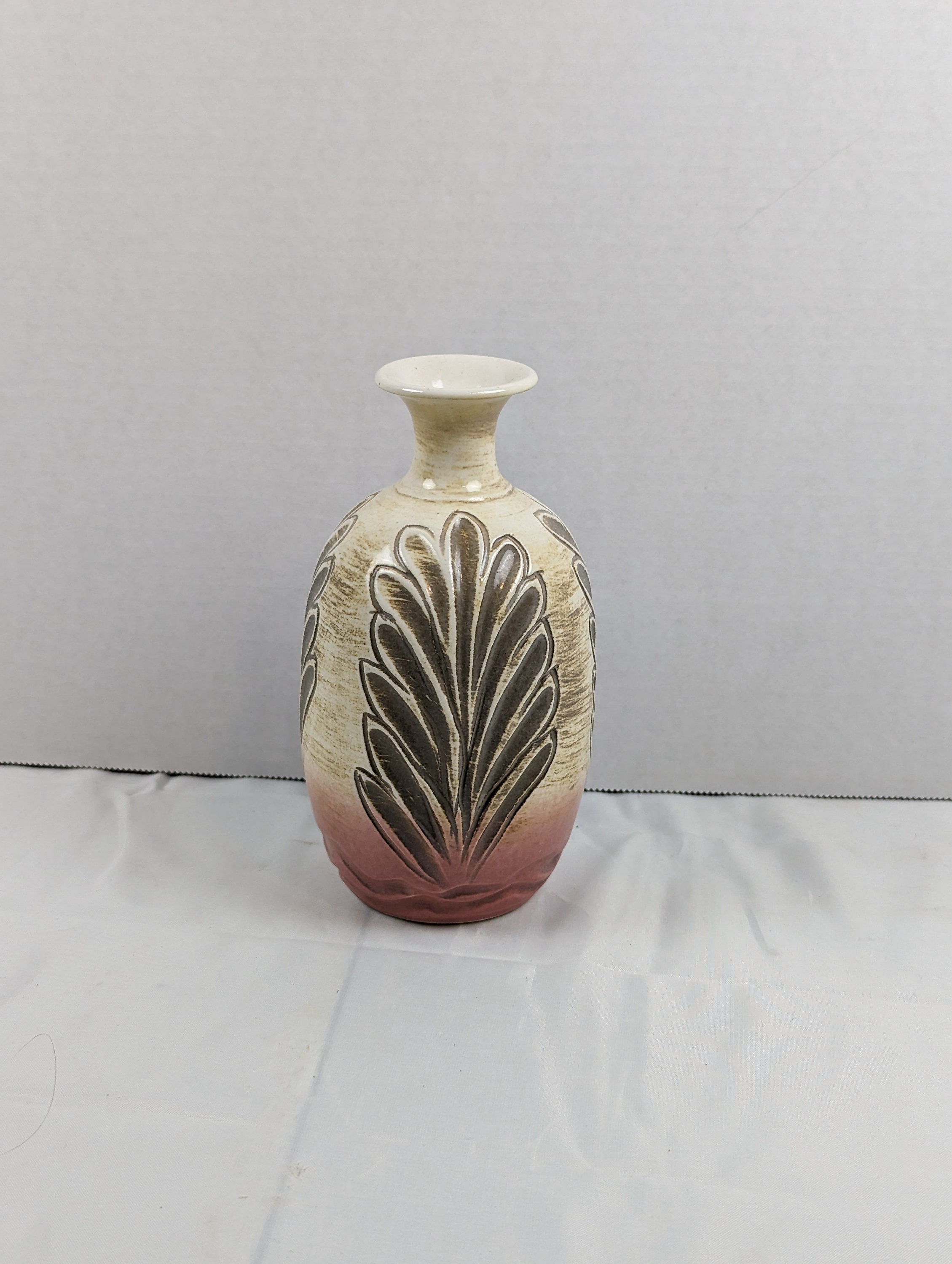 アーカンソー州のドライデンのクリームとピンクの花瓶 - Etsy 日本