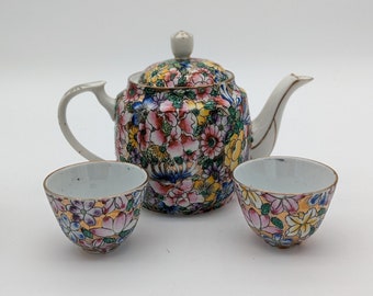 Lovely Chintz Tea Pot and Two Cups