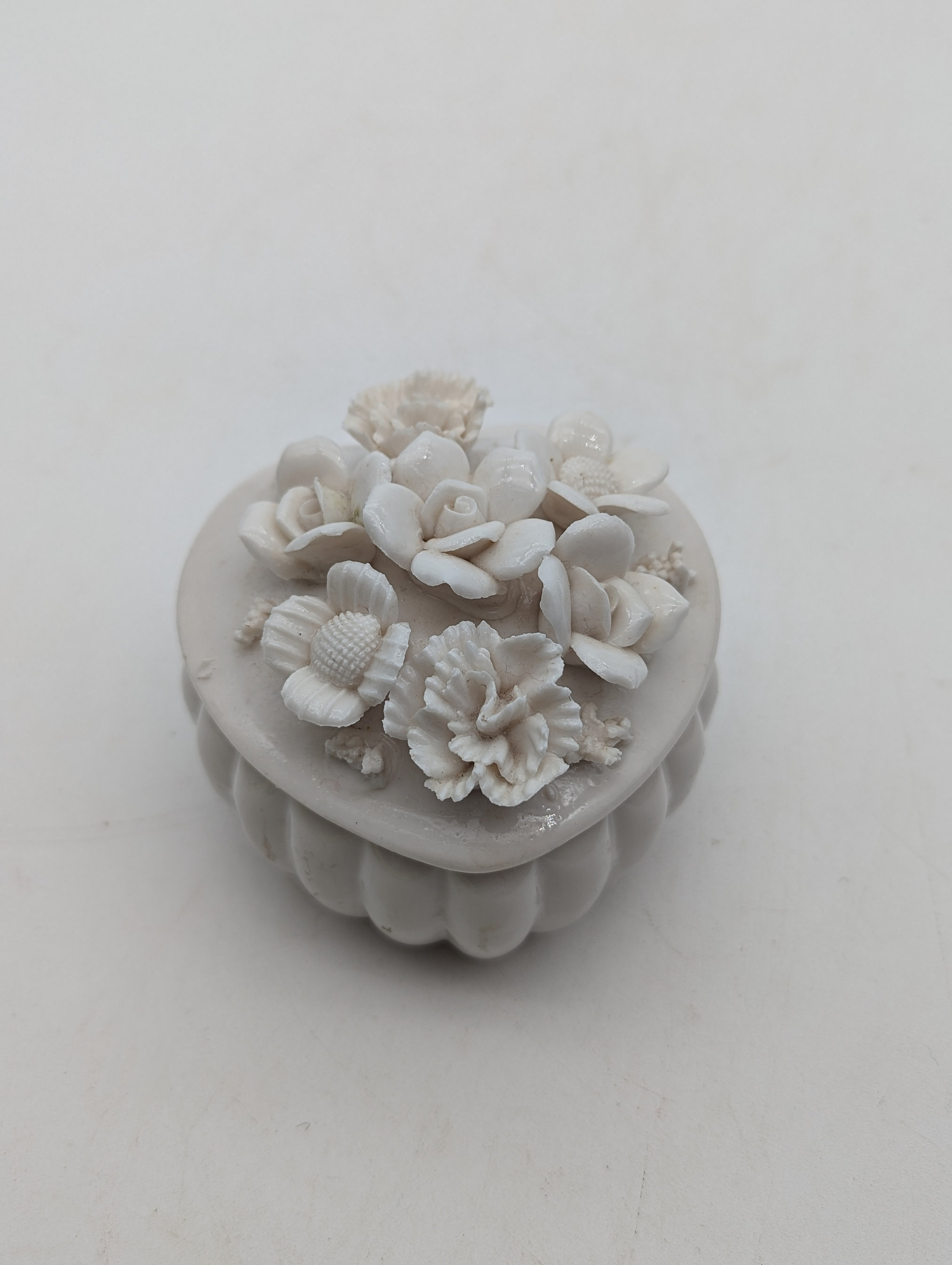 Vintage Lenwile China Ardalt Japan White Verithin Flower Heart
